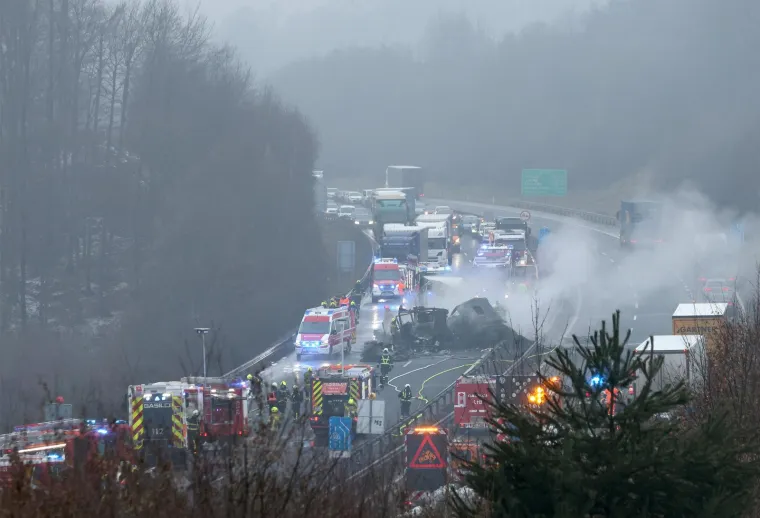 Lančani sudar tri kamiona, od jednog ostao samo kostur: Uznemirujući prizori iz susjedstva