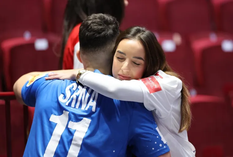 Zbog njih su tribine gorjele: Pogledajte kako su bolje polovice bodrile na&scaron;e brončane heroje