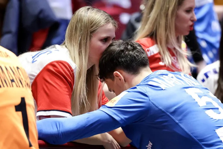 Zbog njih su tribine gorjele: Pogledajte kako su bolje polovice bodrile na&scaron;e brončane heroje
