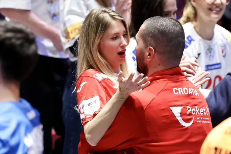 Zbog njih su tribine gorjele: Pogledajte kako su bolje polovice bodrile na&scaron;e brončane heroje