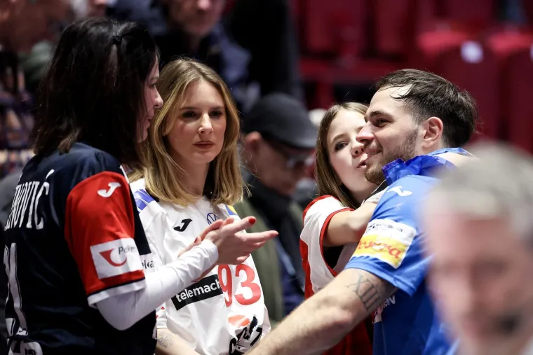 Zbog njih su tribine gorjele: Pogledajte kako su bolje polovice bodrile na&scaron;e brončane heroje