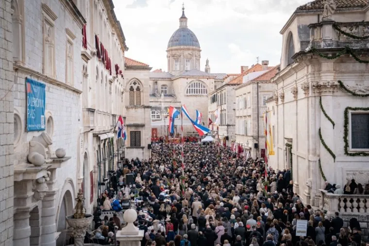 Zgodne djevojke ukrale su svu pažnju: Ovo su najljep&scaron;a izdanja s dubrovačke Feste