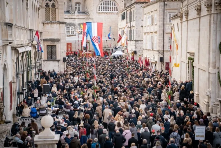 Zgodne djevojke ukrale su svu pažnju: Ovo su najljep&scaron;a izdanja s dubrovačke Feste