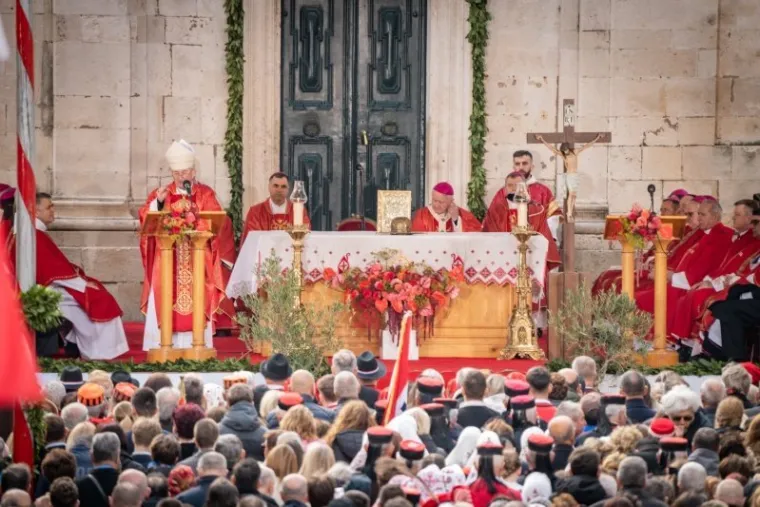 Zgodne djevojke ukrale su svu pažnju: Ovo su najljep&scaron;a izdanja s dubrovačke Feste