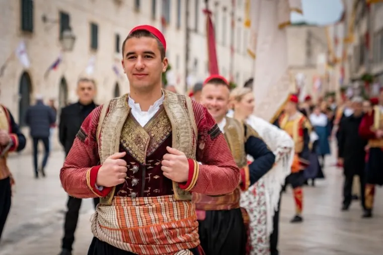 Zgodne djevojke ukrale su svu pažnju: Ovo su najljep&scaron;a izdanja s dubrovačke Feste