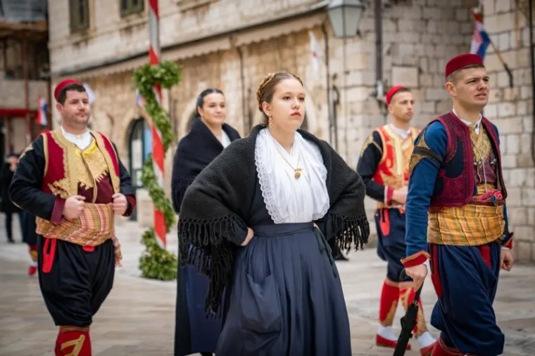 Zgodne djevojke ukrale su svu pažnju: Ovo su najljep&scaron;a izdanja s dubrovačke Feste