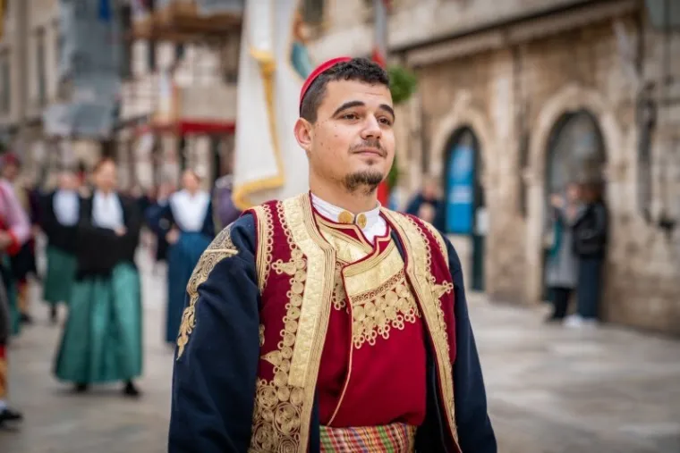 Zgodne djevojke ukrale su svu pažnju: Ovo su najljep&scaron;a izdanja s dubrovačke Feste