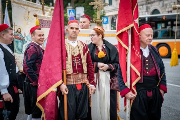 Zgodne djevojke ukrale su svu pažnju: Ovo su najljep&scaron;a izdanja s dubrovačke Feste