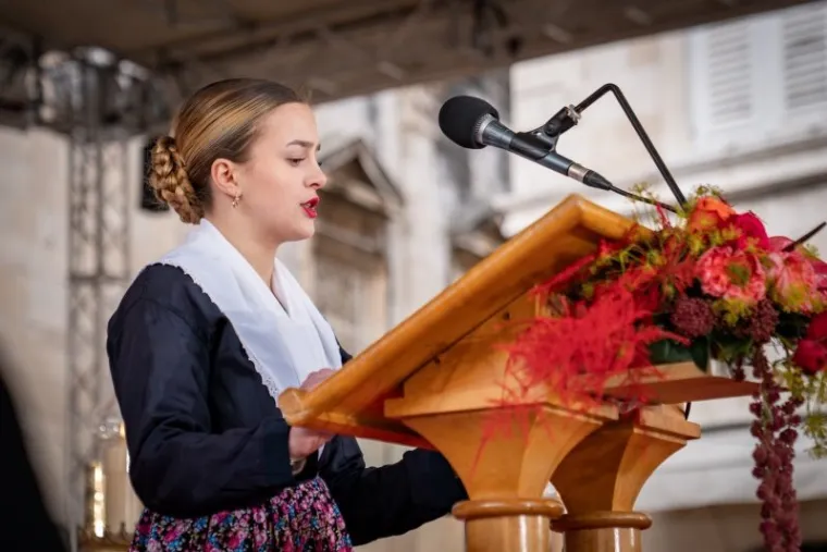 Zgodne djevojke ukrale su svu pažnju: Ovo su najljep&scaron;a izdanja s dubrovačke Feste