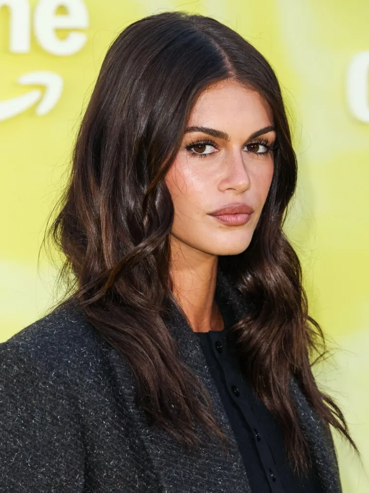 Cindy Crawford bila je kraljica 90-ih, ali kći Kaia Gerber danas postavlja nove standarde ljepote