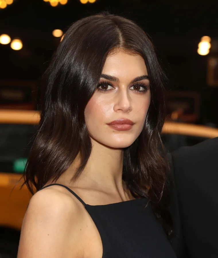 Cindy Crawford bila je kraljica 90-ih, ali kći Kaia Gerber danas postavlja nove standarde ljepote