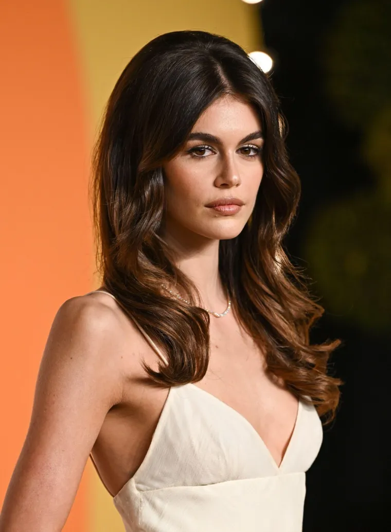 Cindy Crawford bila je kraljica 90-ih, ali kći Kaia Gerber danas postavlja nove standarde ljepote