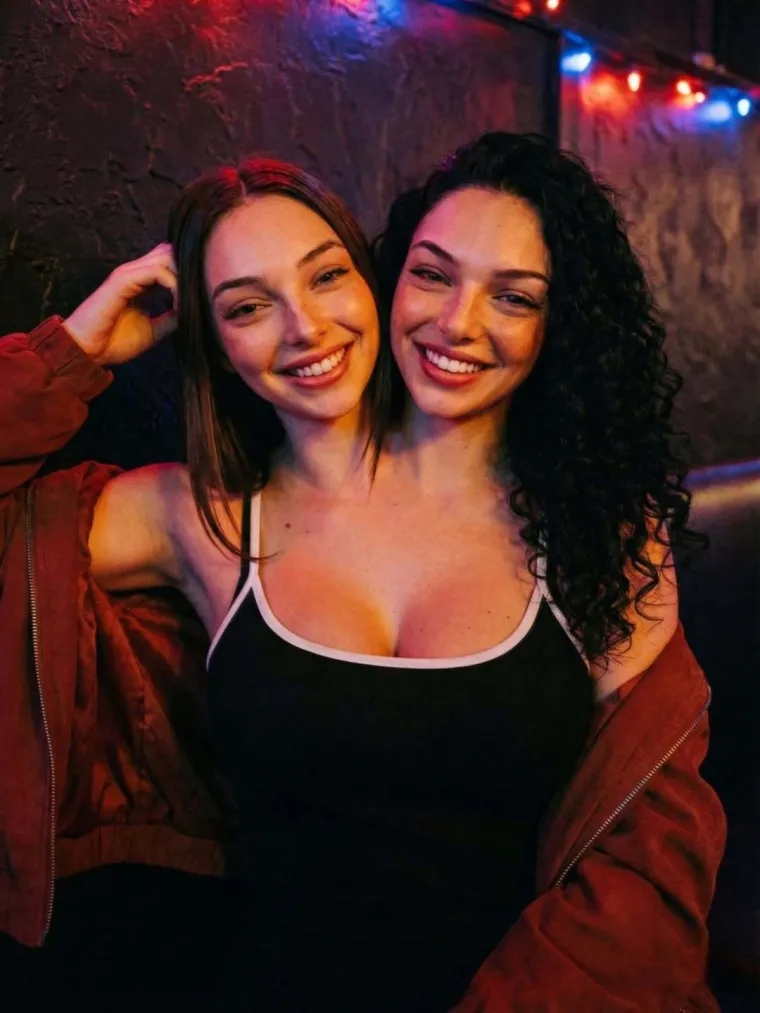 Svijet raspametile prelijepe sestre koje dijele jedno tijelo, no priča ima i jedno veliko 'ali'