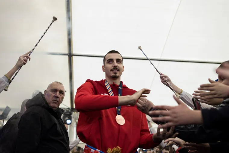 Nisu medalje bile u fokusu: Jedan detalj na rukometa&scaron;ima obilježio povratak rodnom mjestu
