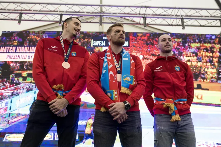 Nisu medalje bile u fokusu: Jedan detalj na rukometa&scaron;ima obilježio povratak rodnom mjestu