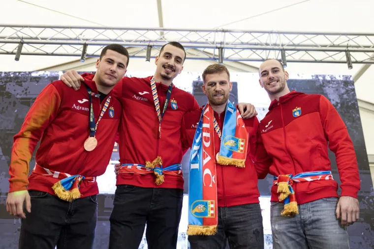 Nisu medalje bile u fokusu: Jedan detalj na rukometa&scaron;ima obilježio povratak rodnom mjestu