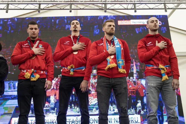 Nisu medalje bile u fokusu: Jedan detalj na rukometa&scaron;ima obilježio povratak rodnom mjestu