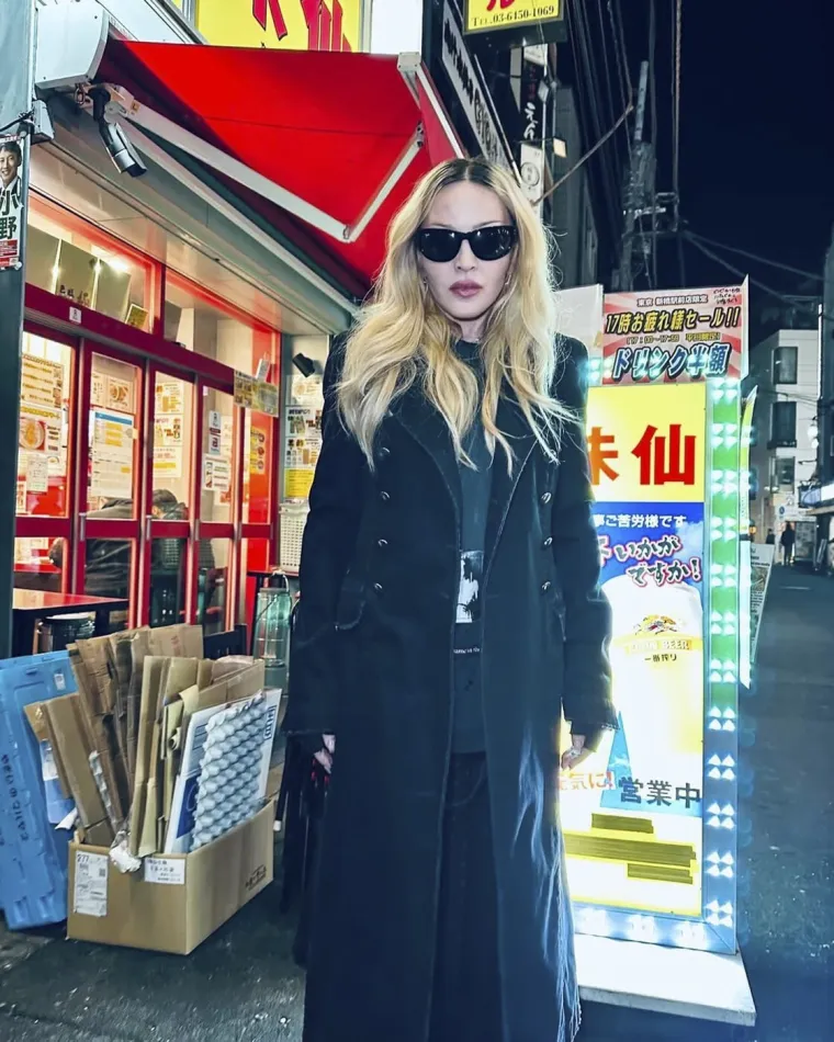 Možete li vjerovati da Madonna ima skoro 70 godina? Izgleda kao da joj je vrijeme stalo