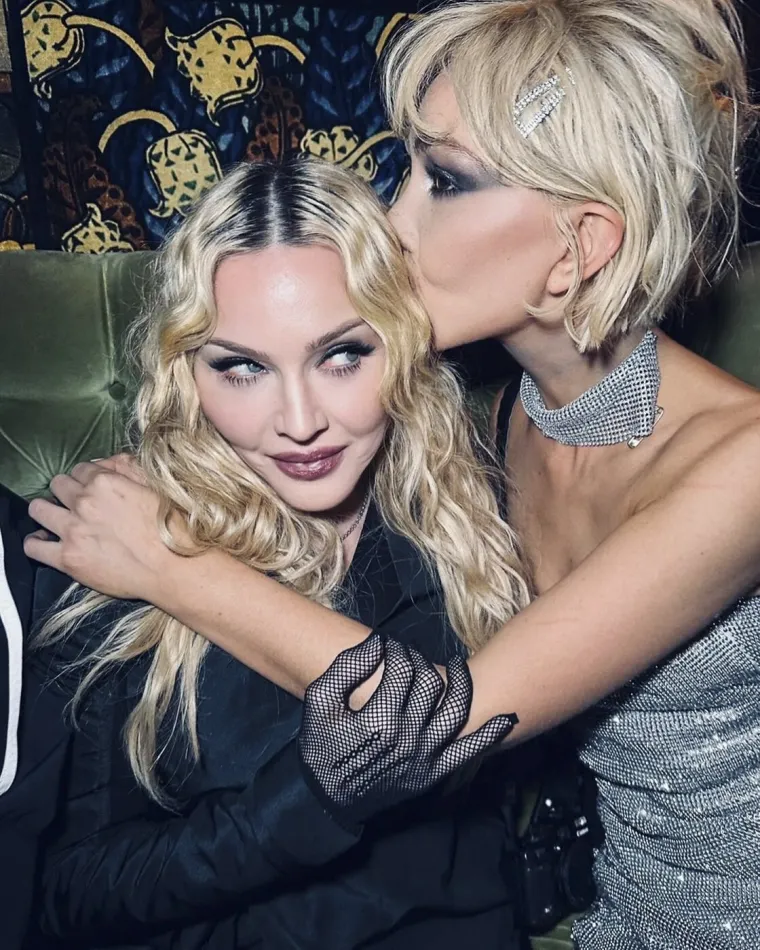 Možete li vjerovati da Madonna ima skoro 70 godina? Izgleda kao da joj je vrijeme stalo