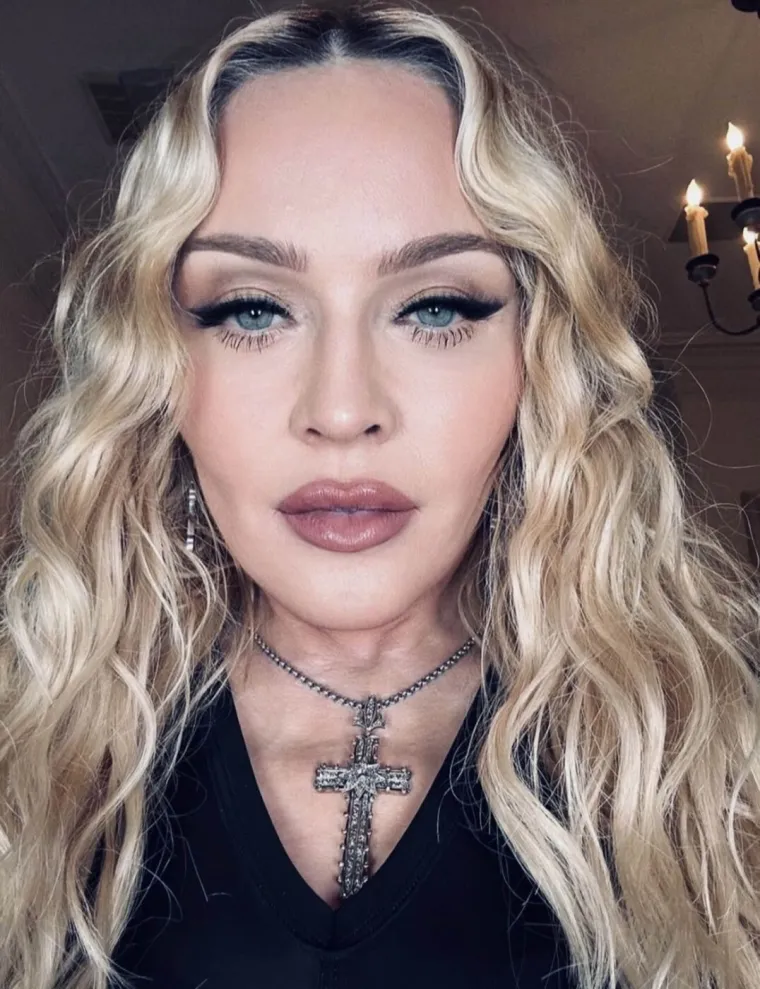 Možete li vjerovati da Madonna ima skoro 70 godina? Izgleda kao da joj je vrijeme stalo