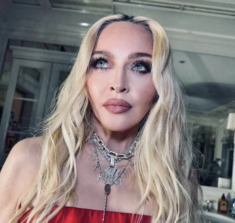 Možete li vjerovati da Madonna ima skoro 70 godina? Izgleda kao da joj je vrijeme stalo