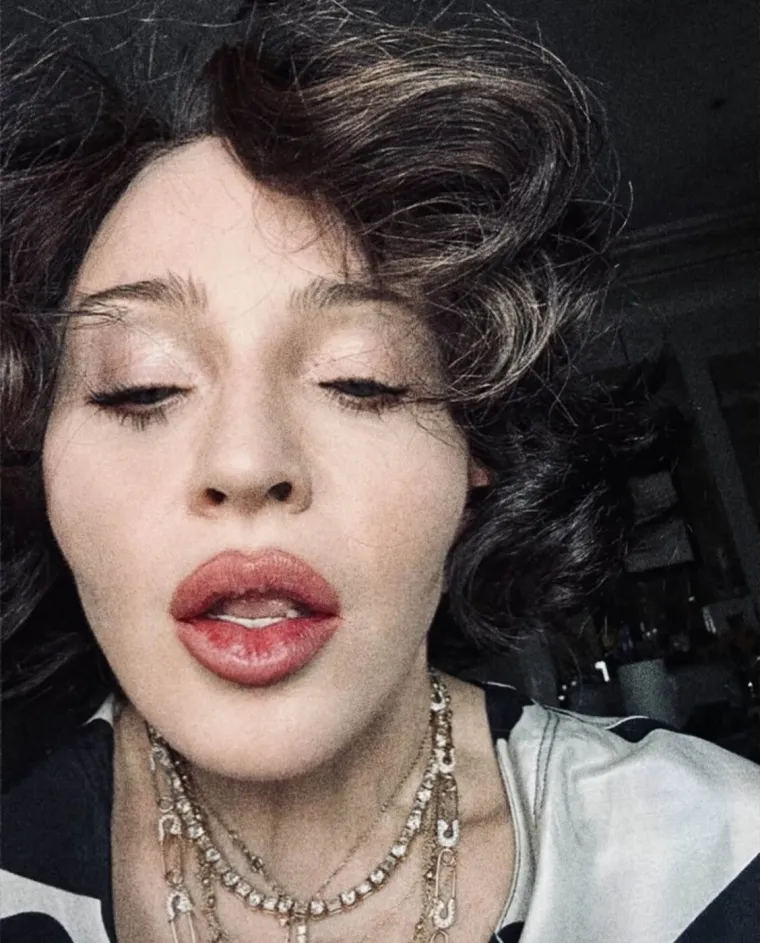 Možete li vjerovati da Madonna ima skoro 70 godina? Izgleda kao da joj je vrijeme stalo