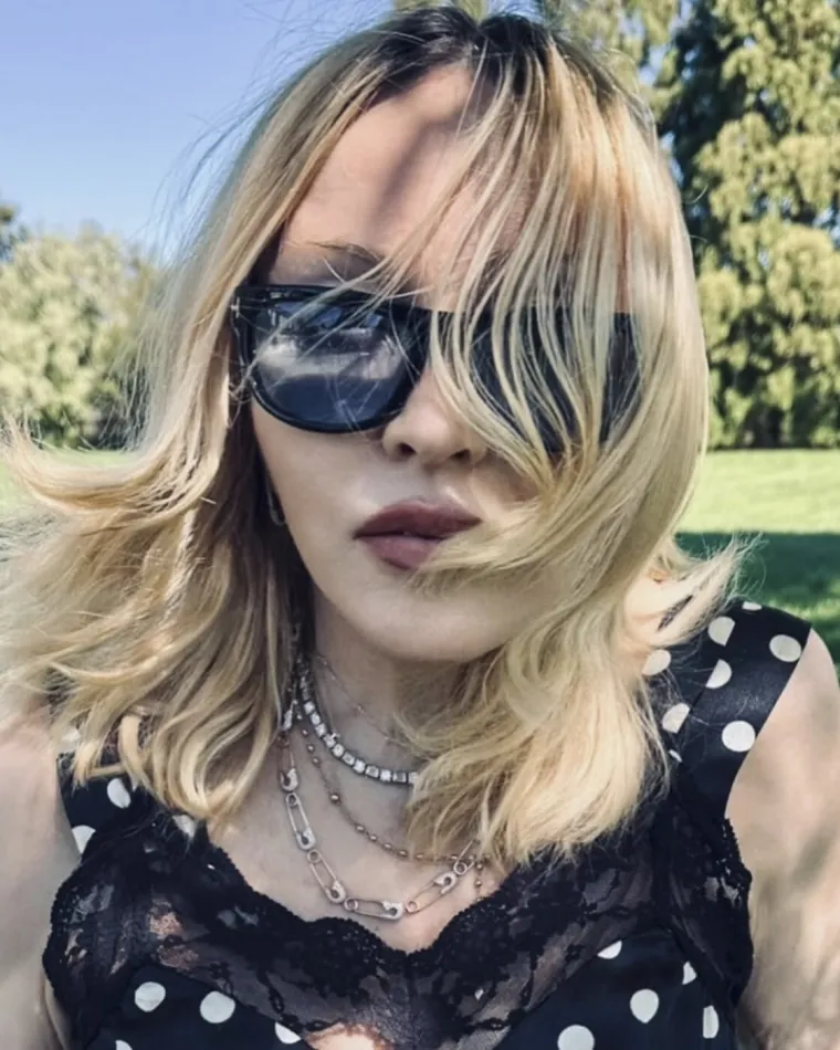 Možete li vjerovati da Madonna ima skoro 70 godina? Izgleda kao da joj je vrijeme stalo