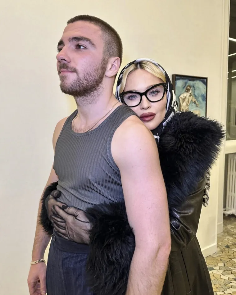 Možete li vjerovati da Madonna ima skoro 70 godina? Izgleda kao da joj je vrijeme stalo