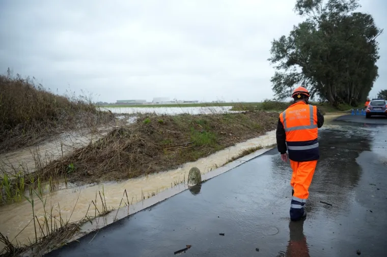 Tisuće evakuirane, vojska u pripravnosti: Prizori užasa i strah od razornog 'Lea'
