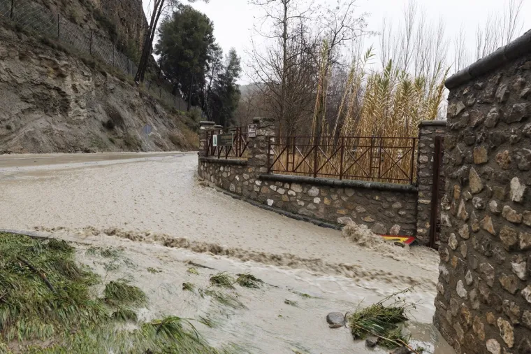 Tisuće evakuirane, vojska u pripravnosti: Prizori užasa i strah od razornog 'Lea'