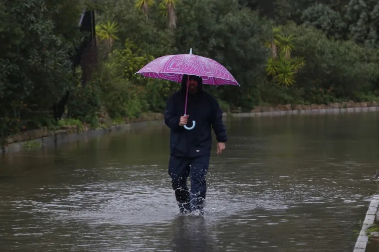 Tisuće evakuirane, vojska u pripravnosti: Prizori užasa i strah od razornog 'Lea'