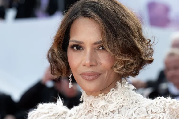 Slavna glumica (59) dokazala da godine nisu prepreka: Pozirala u seksi izdanju