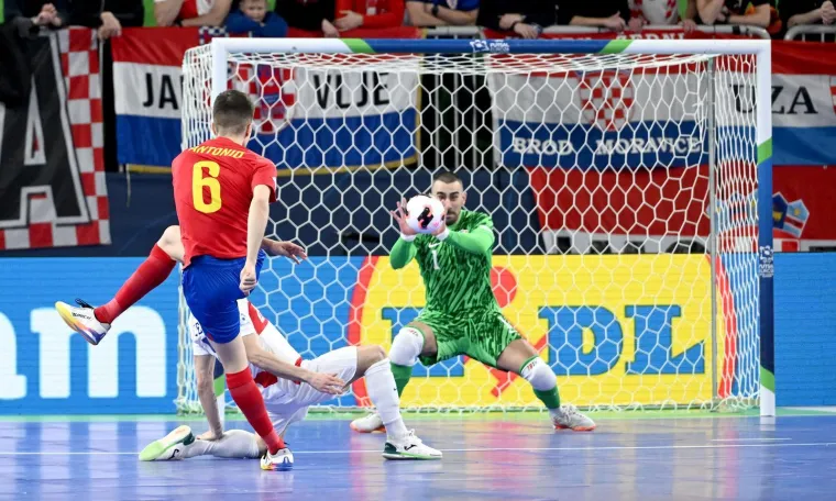 Legendarni Vatreni u Stožicama, ali nije jedini poznati: Pogledajte tko sjedi pored Čeferina