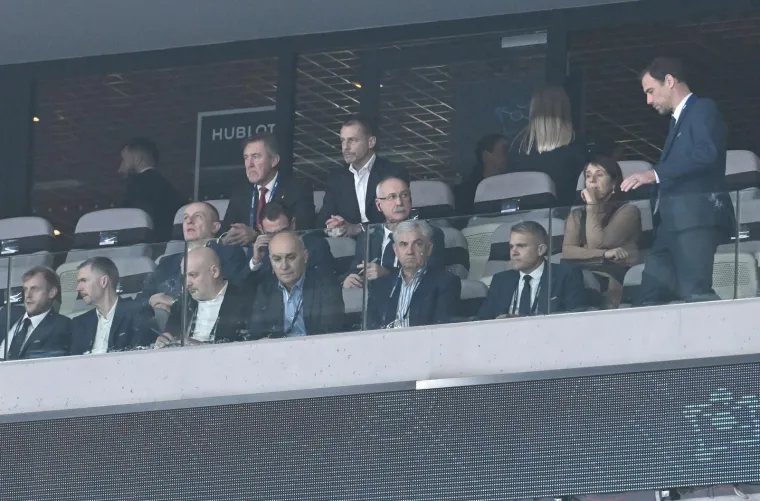 Legendarni Vatreni u Stožicama, ali nije jedini poznati: Pogledajte tko sjedi pored Čeferina