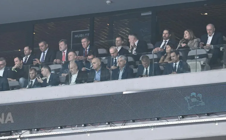 Legendarni Vatreni u Stožicama, ali nije jedini poznati: Pogledajte tko sjedi pored Čeferina