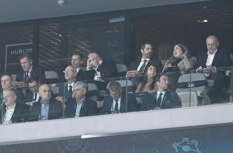 Legendarni Vatreni u Stožicama, ali nije jedini poznati: Pogledajte tko sjedi pored Čeferina