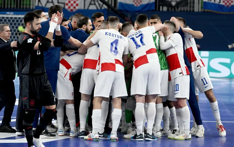 Legendarni Vatreni u Stožicama, ali nije jedini poznati: Pogledajte tko sjedi pored Čeferina