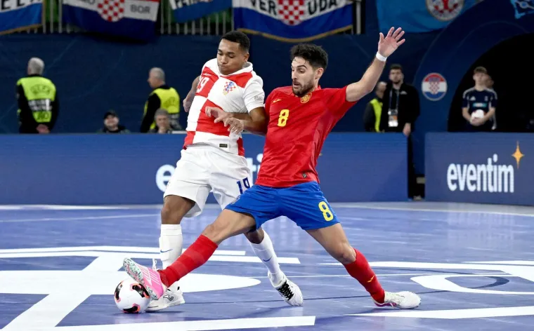 Legendarni Vatreni u Stožicama, ali nije jedini poznati: Pogledajte tko sjedi pored Čeferina