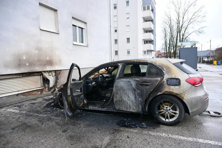 Mercedes u Zagrebu u potpunosti izgorio, vatra gutala i auto pored: Planulo je usred noći