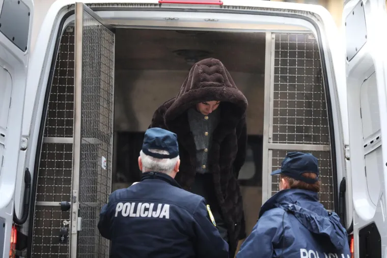 DiCaprio i supruga Iris privedeni na ispitivanje: Lica skrivali kapuljačama