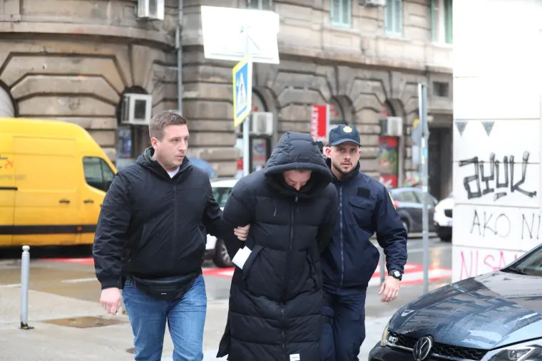 DiCaprio i supruga Iris privedeni na ispitivanje: Lica skrivali kapuljačama