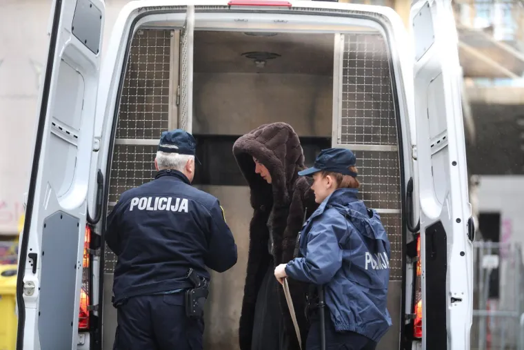 DiCaprio i supruga Iris privedeni na ispitivanje: Lica skrivali kapuljačama