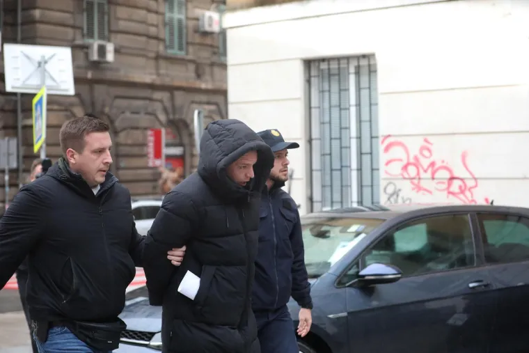 DiCaprio i supruga Iris privedeni na ispitivanje: Lica skrivali kapuljačama