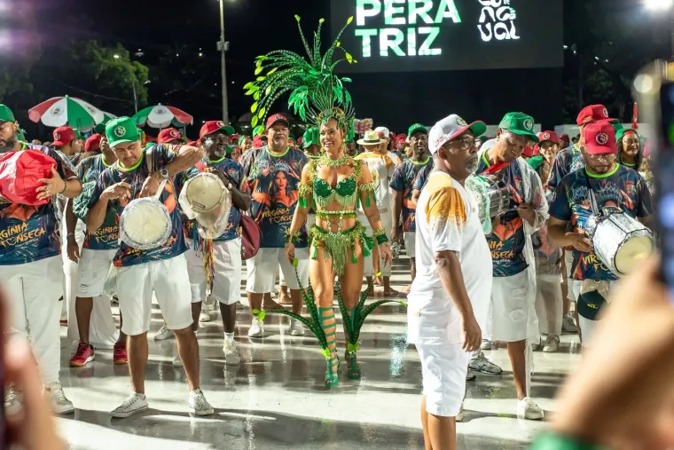 Dok zvijezda Reala preživljava krizu, njegova atraktivna djevojka izaziva ludilo u Riju