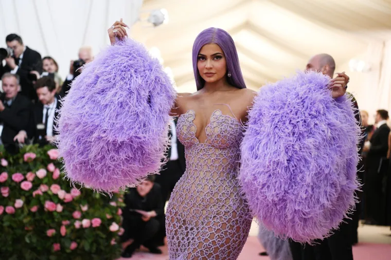 Kylie Jenner podigla temperaturu: Bizarni grudnjak postao glavna zvijezda kampanje