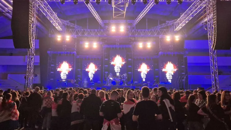 Prepuna dvorana s nestrpljenjem čekala Thompsona: Kad je do&scaron;ao na pozornicu, nastao je spektakl, pogledajte prizore