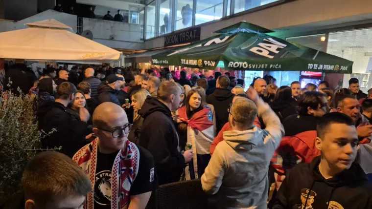 Prepuna dvorana s nestrpljenjem čekala Thompsona: Kad je do&scaron;ao na pozornicu, nastao je spektakl, pogledajte prizore