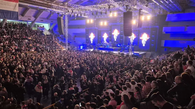 Prepuna dvorana s nestrpljenjem čekala Thompsona: Kad je do&scaron;ao na pozornicu, nastao je spektakl, pogledajte prizore