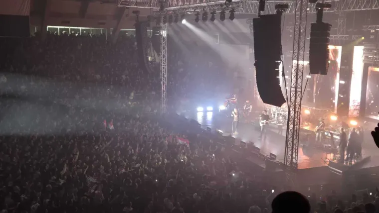 Prepuna dvorana s nestrpljenjem čekala Thompsona: Kad je do&scaron;ao na pozornicu, nastao je spektakl, pogledajte prizore