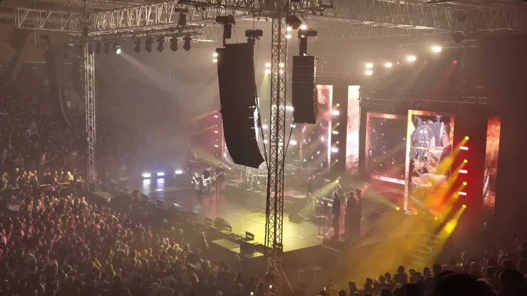 Prepuna dvorana s nestrpljenjem čekala Thompsona: Kad je do&scaron;ao na pozornicu, nastao je spektakl, pogledajte prizore